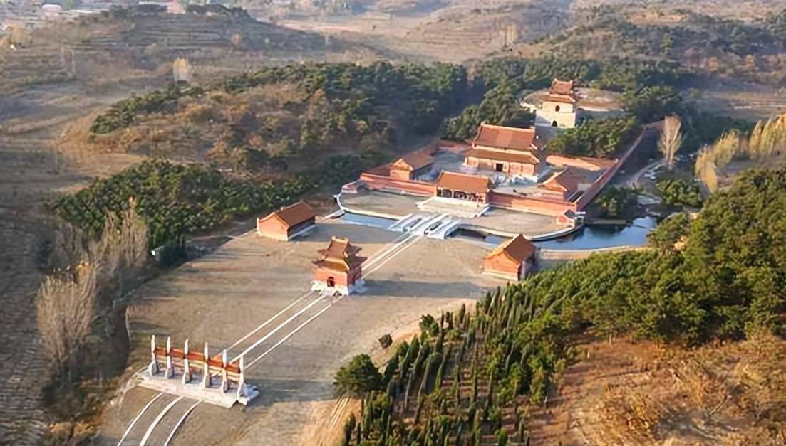 康熙帝景陵 位于河北遵化所以在雍正提出这个说法的时候,已经几乎没