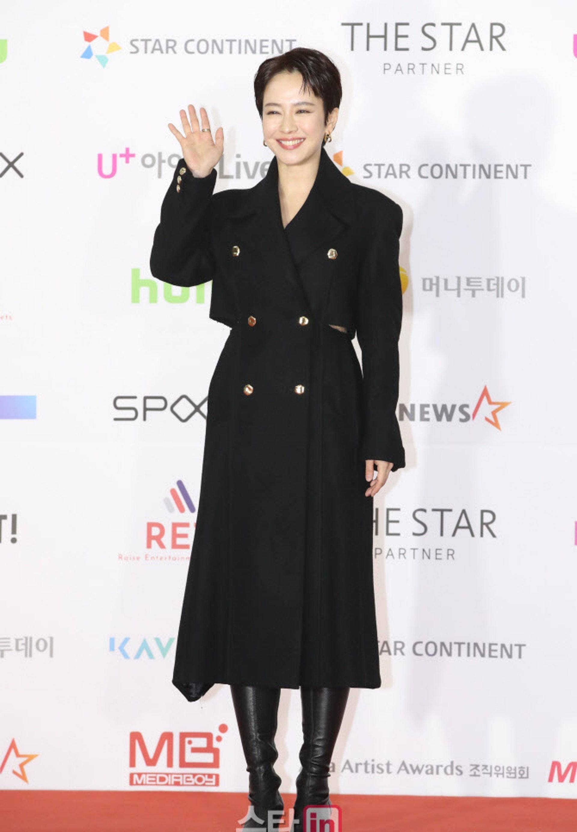 10个国外冻龄女神,张娜拉近照非常有少女感,孙艺珍仍然超有仙气_现年