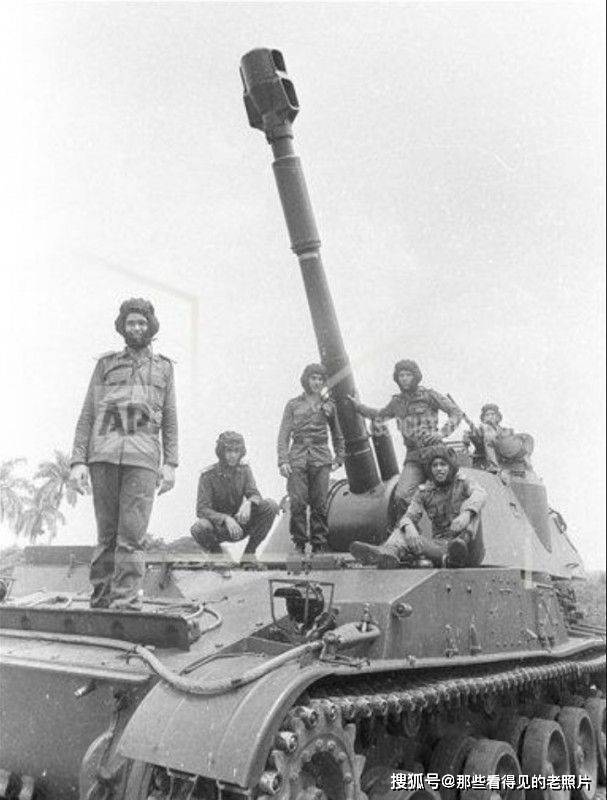 还跟着苏联的步伐,深度卷入了非洲各地的冲突,在安哥拉,埃塞俄比亚