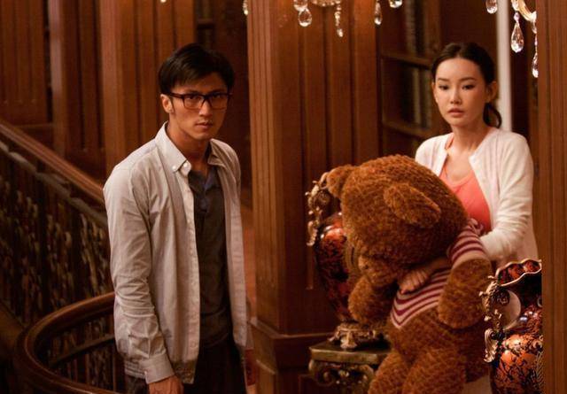 大二被王晶"看上",23岁就搭戏周润发,今30岁却销声!