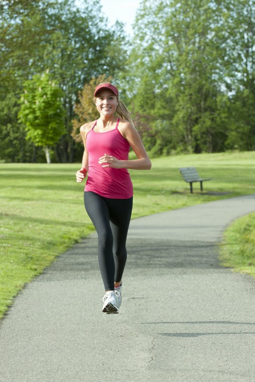 很多人在跑步之前都贪图一时方便,不习惯做热身运动,其实做热身运动