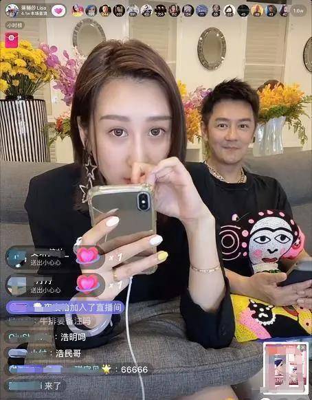 陈浩民一身破烂装扮和老婆合照,疑似再演济公_蒋丽莎_获得了_老公