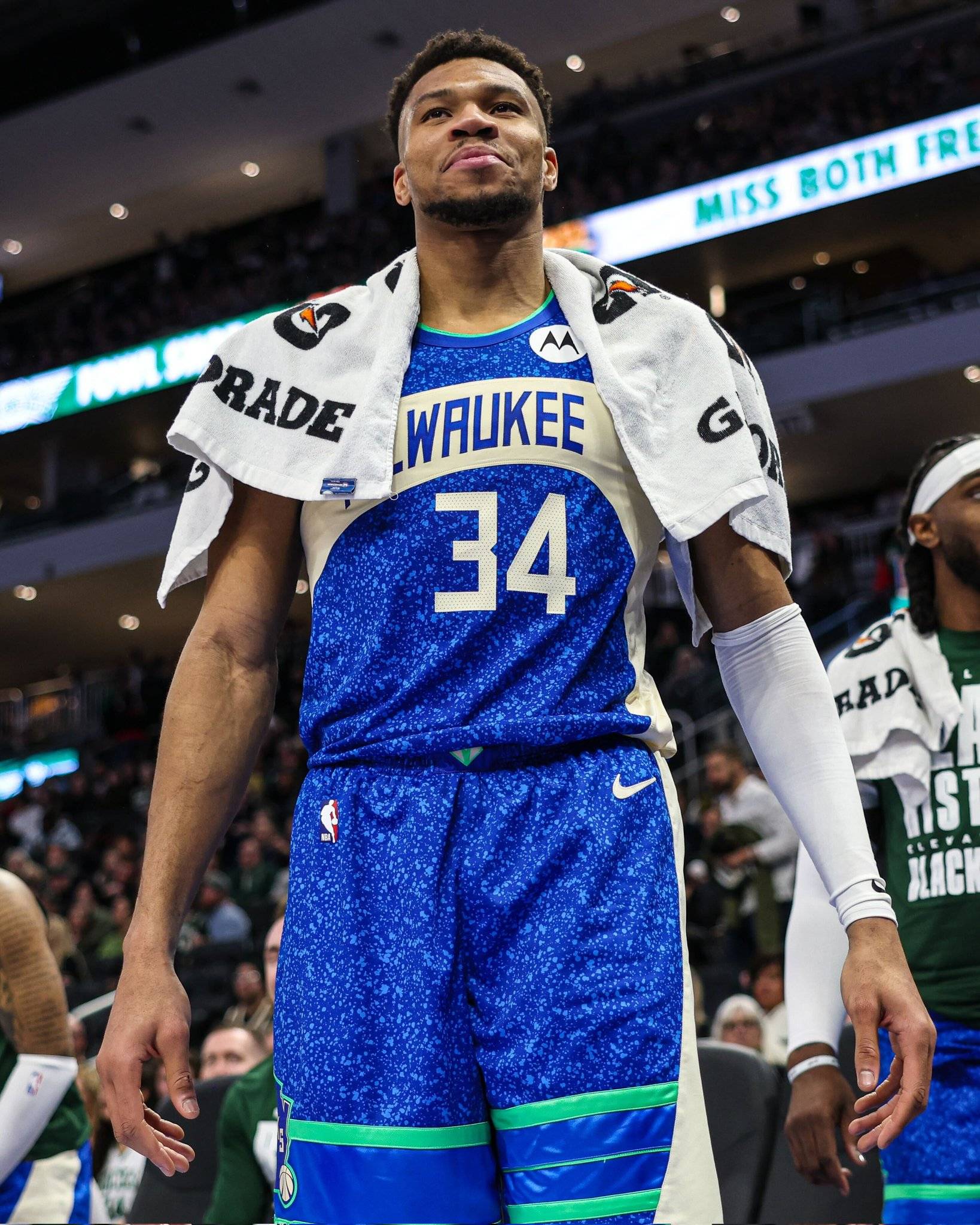 雄鹿惨败热火老里执教3胜6负!字母哥23 11 8 全场0罚末节0分扎心