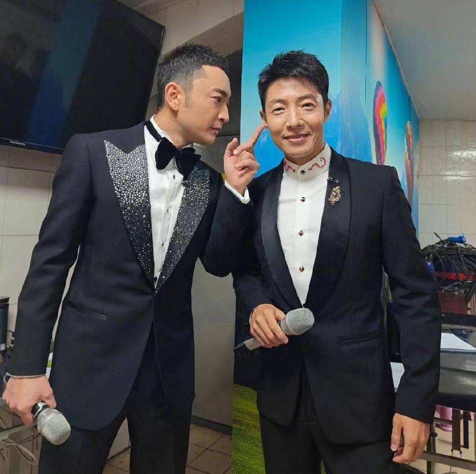 撒贝宁李白携龙凤胎回家过年,小撒兄妹罕同框,龙凤胎萌娃超可爱_武汉