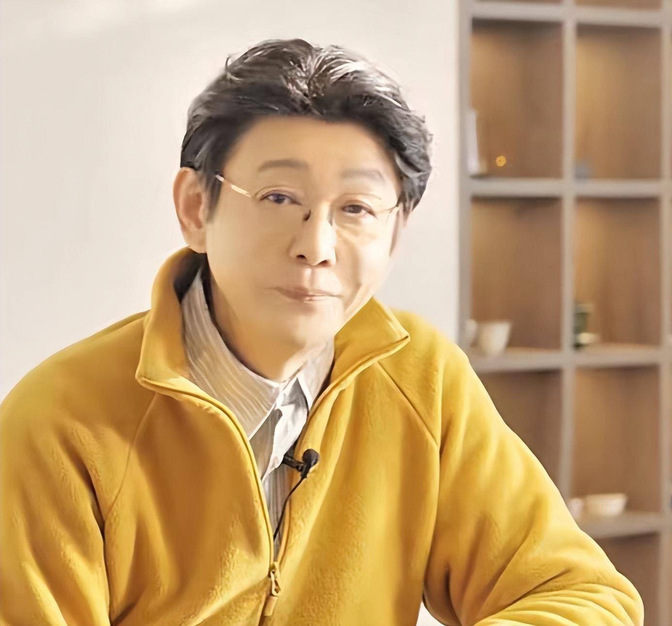 主持人程前近况曝光,离开央视去北大深造,61岁依然帅气有型_网友_人生