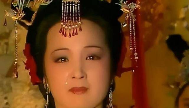 监禁中被人用弓绞杀,贾元春死时的惨状,作者用16个字来表达