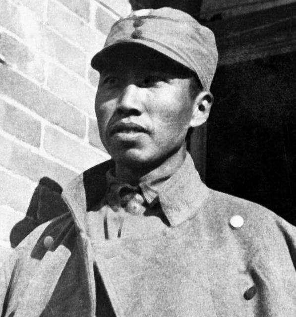 他33岁成为八路军高级将领,牺牲后妻子改嫁下属,女儿
