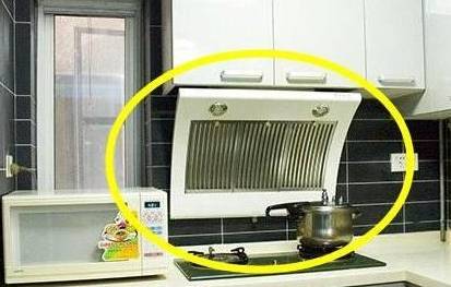 厨房这么装排气扇,告别油烟还能净化厨房空气,有钱人家都有!