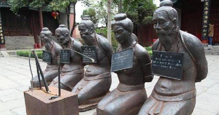 杭州岳飞庙前跪着五个人,现如今变成了四个,为何少了