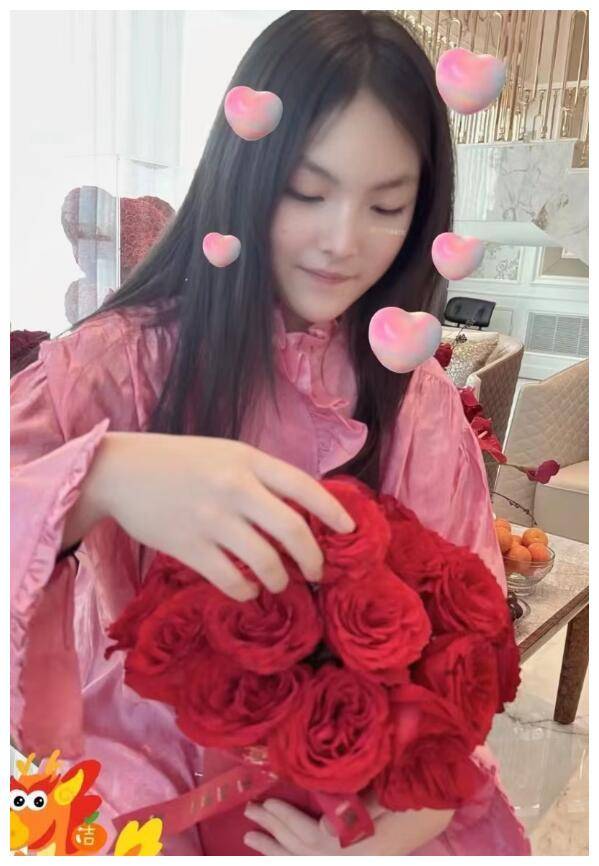 李湘长沙偶遇,披大衣展现强大气场,王诗龄身高窈窕!_生活_妈妈_母女俩