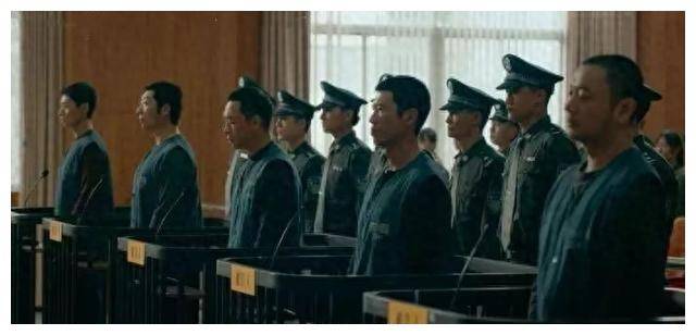 电影《三大队》中,发生了一起"921"大案,这场案件直接毁了九个家庭.