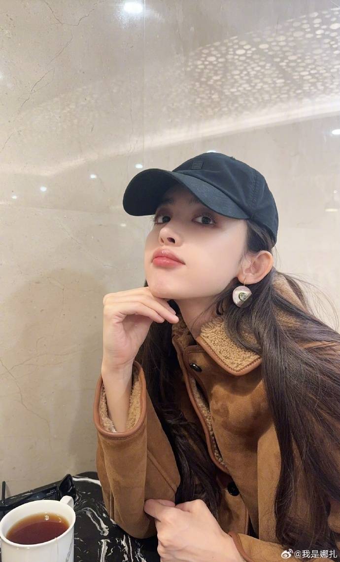 古力娜扎情人节分享美照,嘟嘴卖萌似少女,超大饭量引人惊叹_祝福_显得