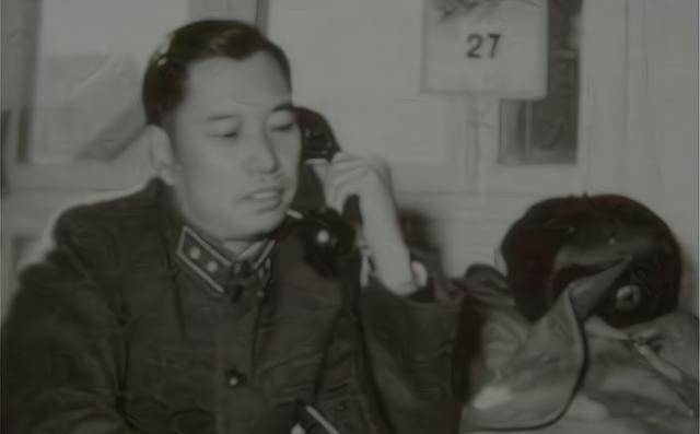 敌巢,军长不慌不忙走到敌哨兵面前,问:哪个部分的_敌人_吴克华_吴克家