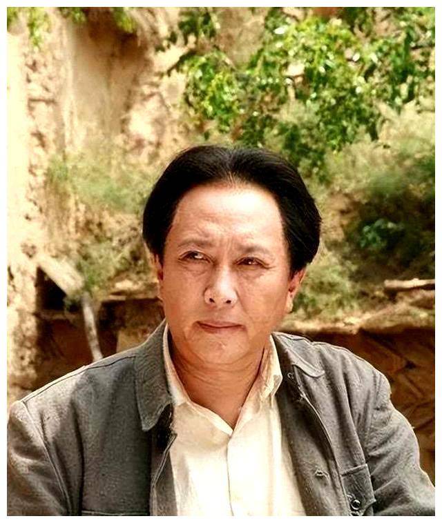 最近,媒体曝光了一些与唐国强代言相关的争议事件,包括某美妆品牌的