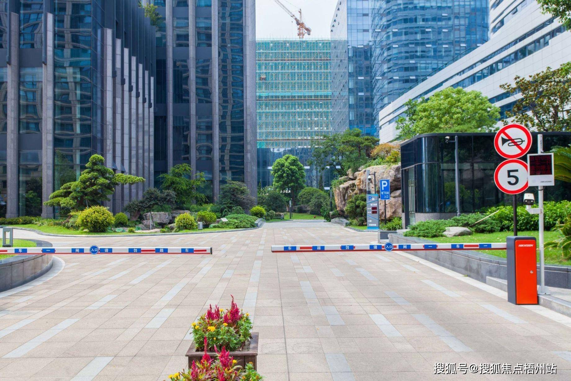 浙江誠高科技大廈位於杭州市濱江區西興鎮共聯路以東,西興路以西