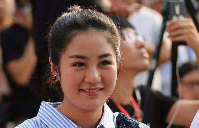 毕畅有过专业表演学习,参加工作更是认真努力,很受赵老师的认可_角色