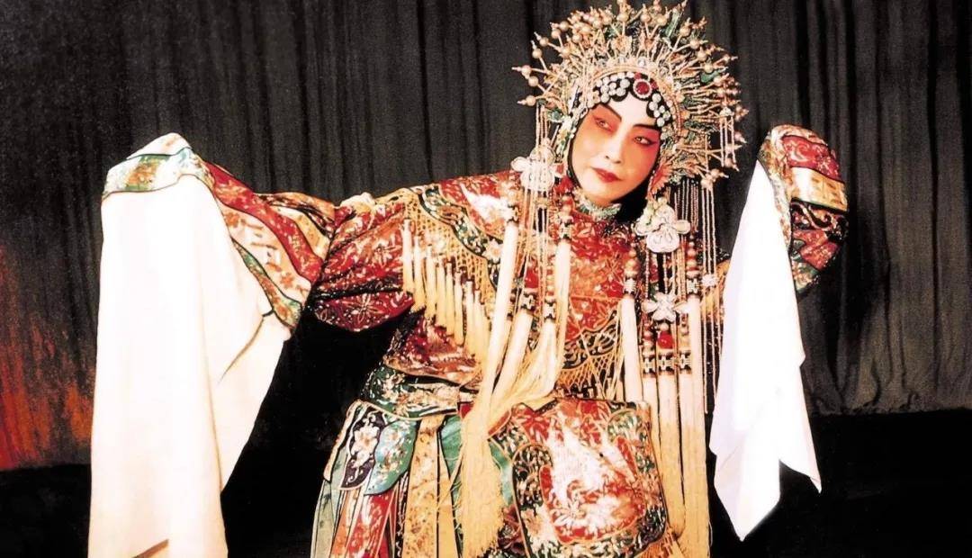 而"男旦"艺人当中又以梅兰芳大师为魁首,他是"四大名旦"之首,同时也是