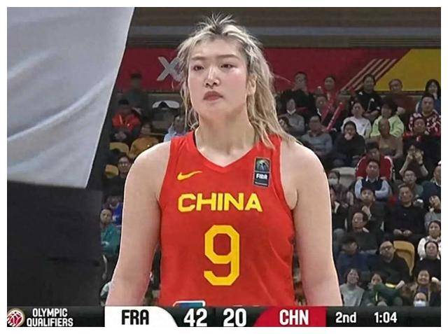 中国女篮遭遇惨败，法国女篮以32分碾压，球员亮点点评