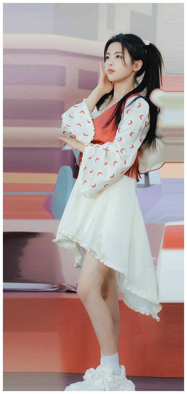 杨超越全新写真合集,校花美少女尽显风采_魅力_才华