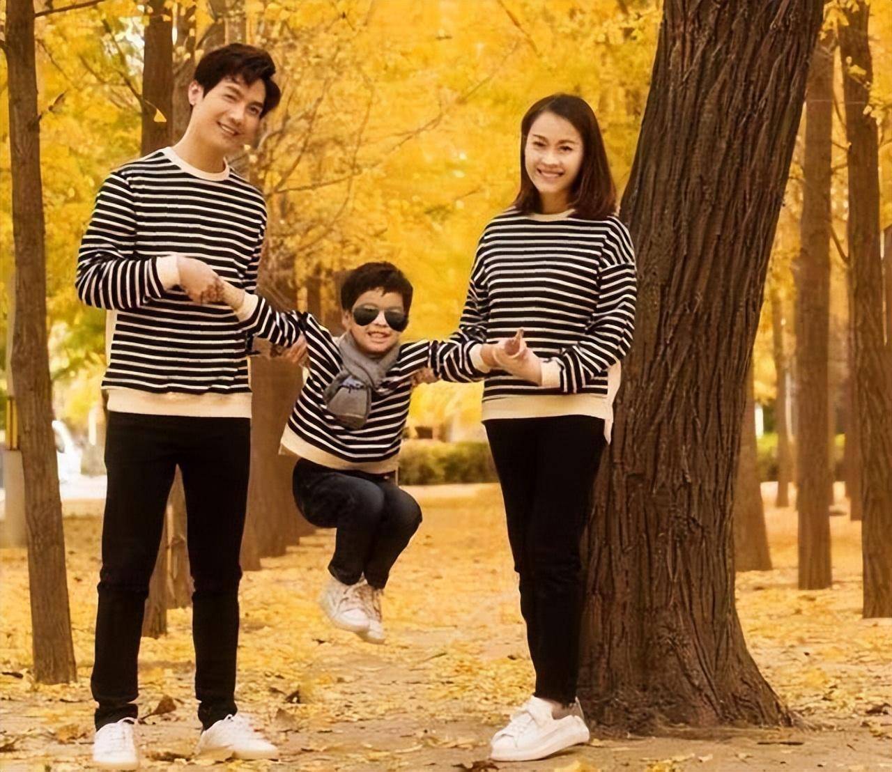 (陈楚生夫妇与儿子)2019年4月26日,陈楚生与刘云再次迎来人生重大时刻