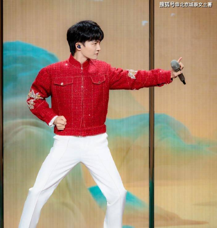 央视龙年春晚:周深元气满满,实力推广八段锦,舞台收视断层第一_表演