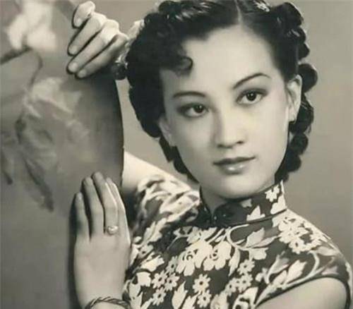 她3岁因太漂亮被舅舅拐卖,长大后成大明星,今一组珍藏