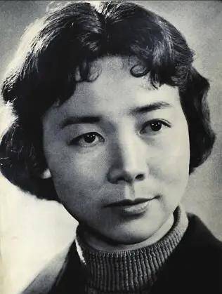 96岁演员田华近况曝光:78岁鲍国安含泪叫老娘,温馨画面太感人!