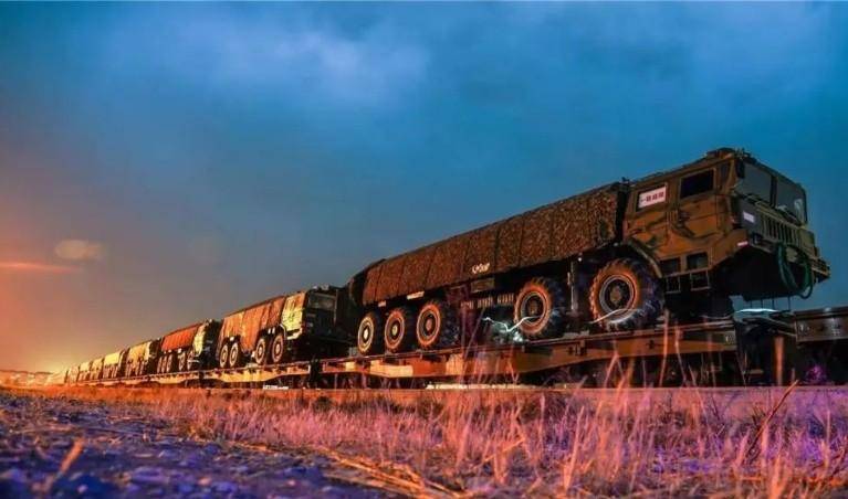 啥叫大国战备?上千枚导弹同时抬头,40个导弹旅随时