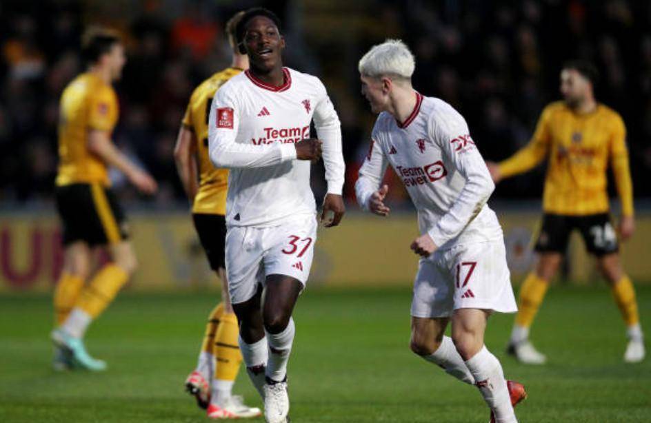 迟到半年的搭档:梅努与卡塞米罗能否成为曼联的中场核心_比赛_组合