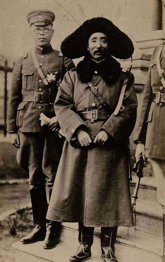 图1 张作霖戎装照.谈起民国时期的东北,就绕不开张作霖.