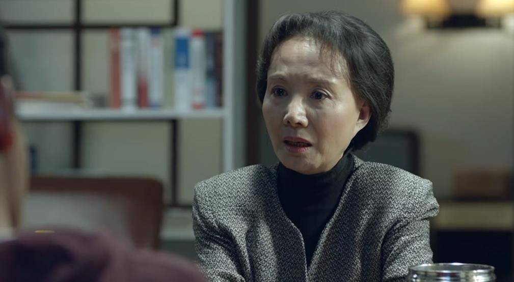 35岁正处级陆亦可,40岁实职副厅级钟小艾,谁的背景