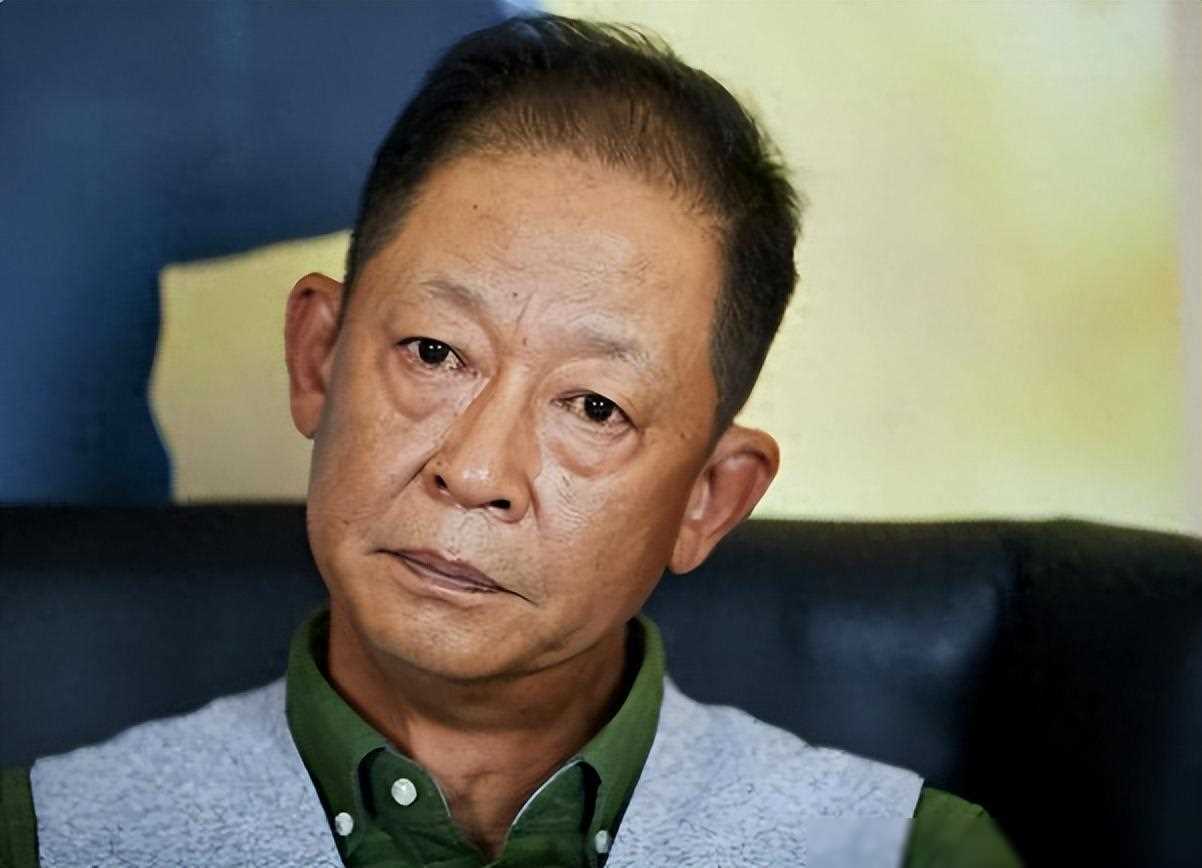 2000年10月,王志文被30家媒体联合讽刺,淡然表示:我不