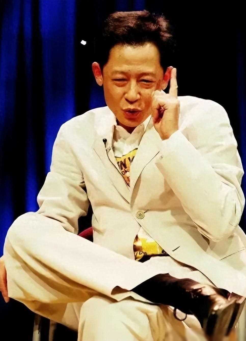 2000年10月,王志文被30家媒体联合讽刺,淡然表示:我不