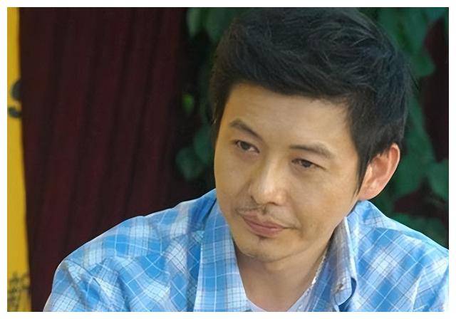 深爱董卿的"央视一哥"今已低调拍戏,60岁左右,生活稳定_程前_事业