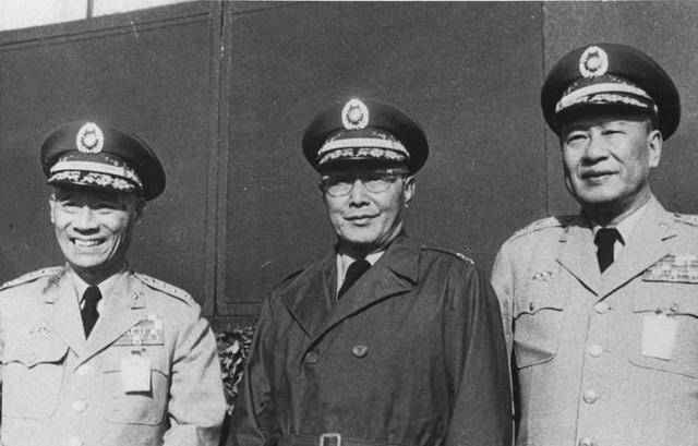 他是皖南事变的刽子手,立功后被抛弃,晚年当了和尚_新四军_上官云相