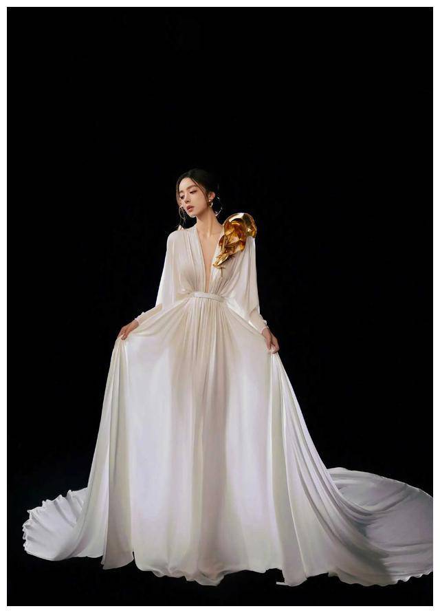 古力娜扎除夕营业照曝光,惊艳亮相!仙女降临新年夜!_魅力_照片_女神