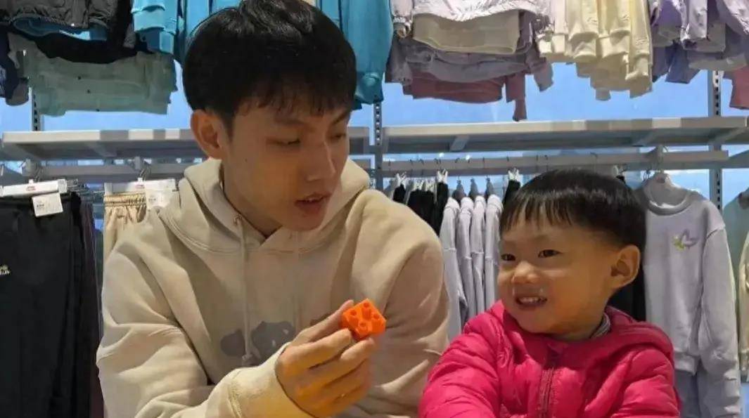 温馨亲子时刻:徐杰带娃视频曝光,家庭团聚与球场期待_队伍_责任_角色