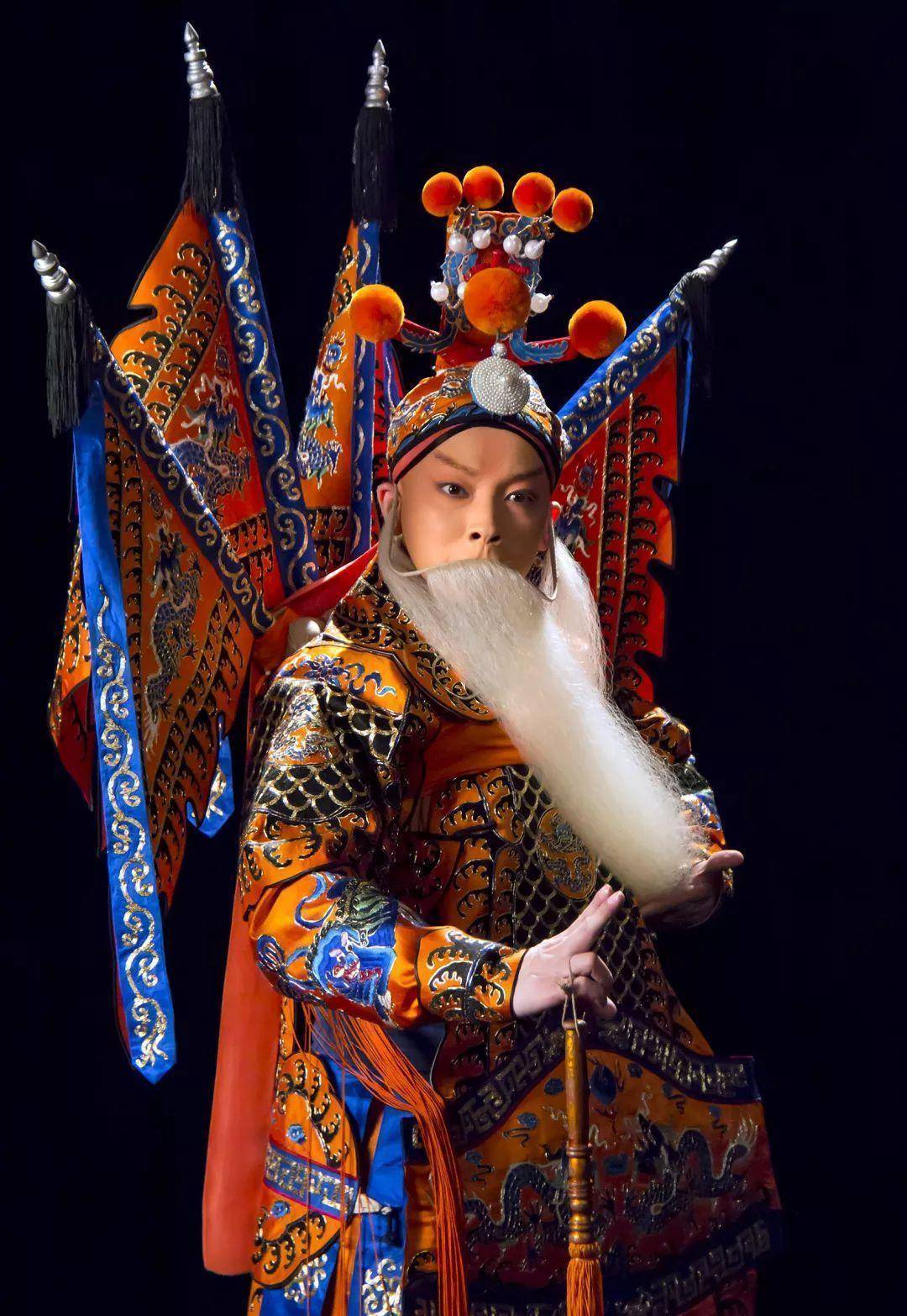 其实从这一点来看谭正岩还是一个非常积极向上的公众人物,当然了天赋