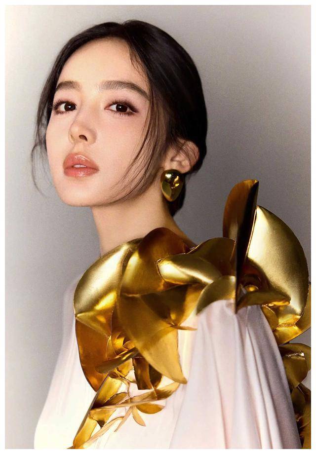 古力娜扎演绎绝美店铺照,神仙颜值吸睛,过年必看!_魅力_照片_外表