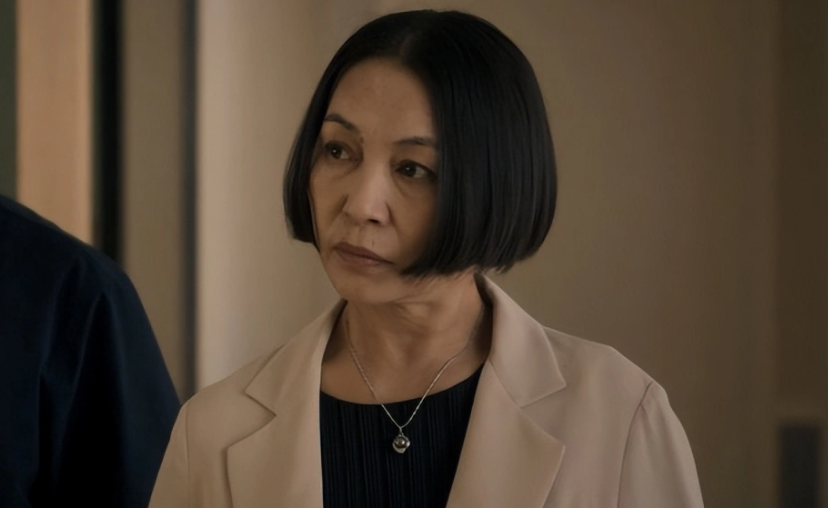 这事儿在剧里被描绘得生动极了,艾丽娅饰演的秦母,一会儿怒火中烧