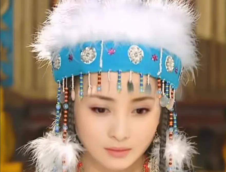我们看看蒋勤勤的剧照.如果她现在还在,我觉得她应该也是一线明星吧!