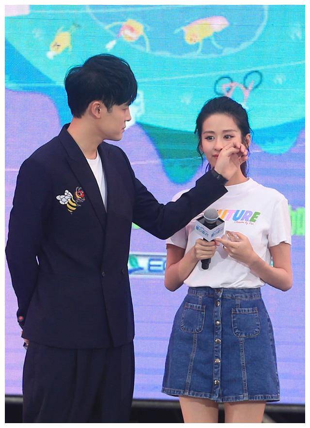 颖儿最初因参演古装剧《千山暮雪》而一举成名,但由于与男主角刘恺 