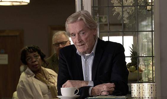 一位了解内情的人士透露,对于比尔·罗切的财务状况感到很遗憾,因为