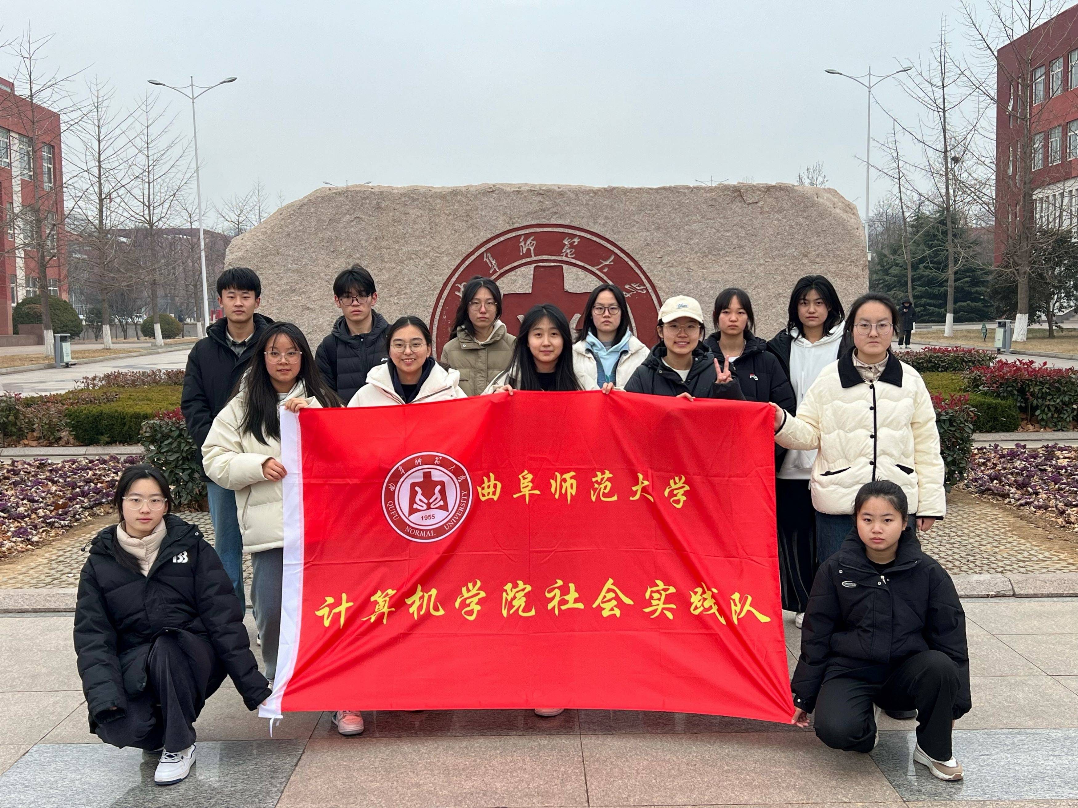 撰稿人:李诗轩"同心向党,微光引路"实践队指导老师:孙宇