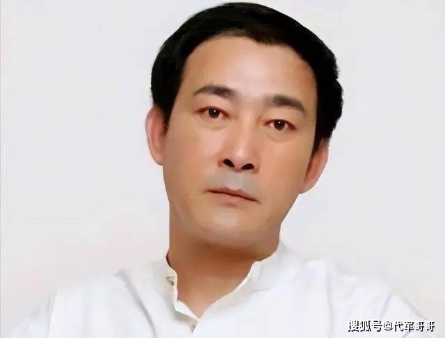 不能经商的樊志起,在初中毕业后,有了报考艺术院校的想法,可是由于