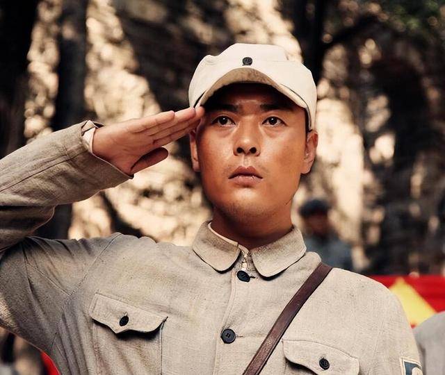 2006年,关思婷拍摄了《中国近卫军》,期间与演员张桐产生交集,开始了