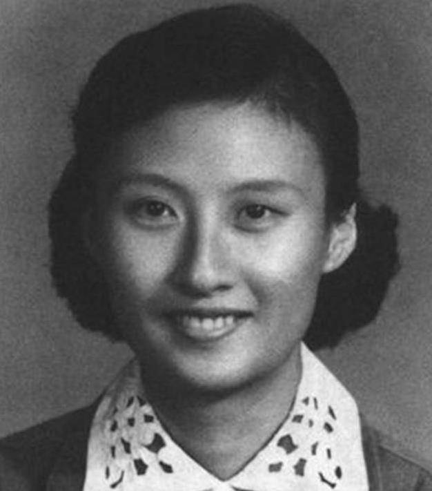 17岁嫁人新婚18天丈夫去世,68岁四婚嫁冯亦代,95岁仍