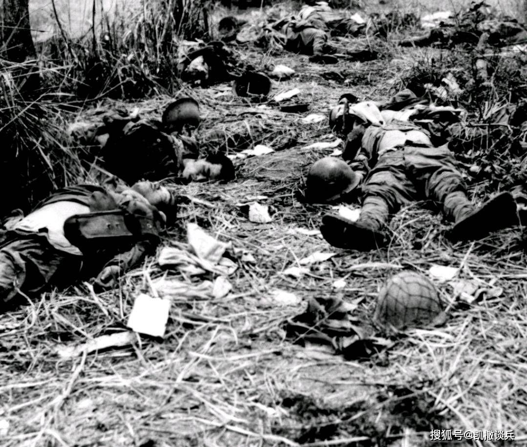 抗战瞬间:衡阳机枪手一夫当关,地堡前日军尸体多到挡住射击视线