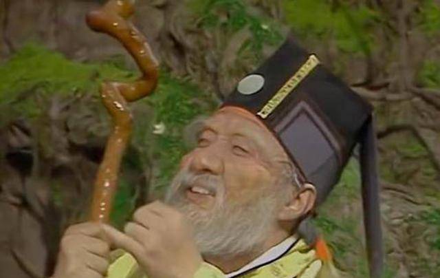 一个,从官职上来讲,土地顶多也就是个小县令,而悟空虽然说是太乙散仙