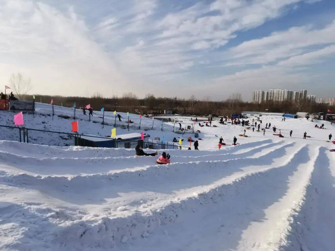 济宁最大的滑雪场图片